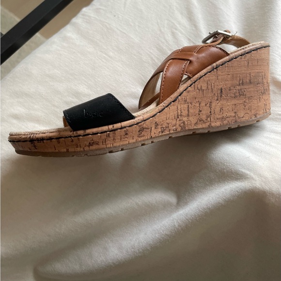 B.O.C leather, two-tone, wedge-heeled, strappy sandals. Size 11. Worn only once. - Picture 4 of 5